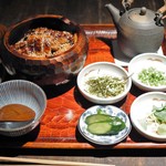 にょろ助 瓢六亭 - ひつまぶし全景