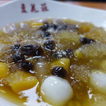 豆花荘 - 黒心白玉は、中に胡麻餡が。