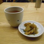 希須林 - 最初にお茶とザーサイ