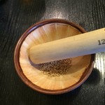 とんかつあさくら - ゴマをすりすり♪