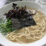 大龍ラーメン - 混んでる休日の湯ギリは最悪
      薄い
      がんばれ！