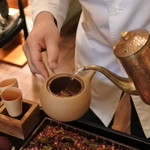 MAVO - それに茶葉を加えてお茶にする