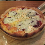 アジト グレイス 渋谷 - ナポリ風サラミピザ