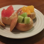アジト グレイス 渋谷 - 3種のフルーツブレッドカップ