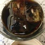 TAKA - アイスコーヒー
                                チョイスビスケットつけてくれてます 嬉しいですね