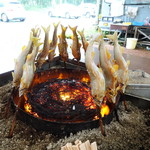 下呂市 鮎の里 観光ヤナ - 料理写真:高温に熱せられたステンレスの屑の遠赤外線で焼く工夫がされていて驚きました