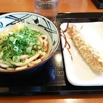 丸亀製麺 - ぶっかけ冷390円 ちくわ天ぷら110円