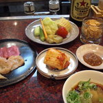 肉料理 荒川 - 全体はこんな感じです。