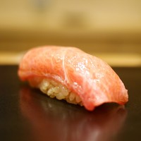 鮨 竜介 - 霜降りトロ