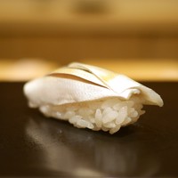 鮨 竜介 - こはだ