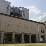 レストラン　ミュゼ - 横浜美術館。　この建物の一番左はじがこちらのレストランです