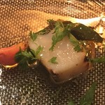 saveur - アミューズ（ホタテ貝のグリル）
      