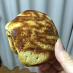 菓子工房 アンデス橋本 - 料理写真:見た目は普通のトラ焼き！

皮もパサパサっぽい。