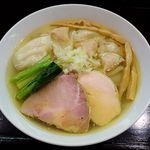 らぁ麺 すぎ本（塩ワンタンらぁ麺 950円）