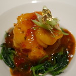 Lung King Heen - 酸味のある梅ソースに、キングプローン（海老）の煮込み