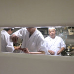 恵比寿 箸庵 - 大将をサポートするシェフ２名