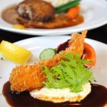 洋食ダチェス - エビフライ＆ハンバーグセット￥1380