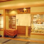 一番どり - 白木作りの明るく上品なイメージの焼鳥店