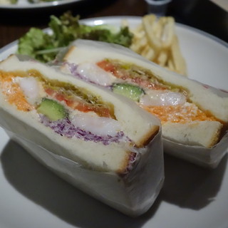 モジャ イン ザ ハウス_1