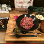 Hyakushokuya - ステーキ丼（肉ダブル）＆煮込みハンバーグ定食