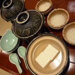 夢千鳥 - 温泉豆腐（温泉の湯で豆腐を加熱する）