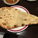 カーン・ケバブ・ビリヤニ - ガーリックナン