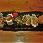 亭久五 - お一人様用、五種盛り。イガ栗に見立てた海老シンジョ揚げウマし。