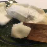 玄冶店 濱田家 - 塩を割る