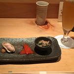 串揚げ 依知川 - カウンター、1人のお客様もいらしてましたが入りやすい雰囲気だと思いました(^-^)