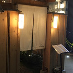 串揚げ 依知川 - １本裏に入ると落ち着いた雰囲気のお店が(*ﾟ∀ﾟ*)