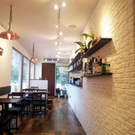 レストラン 鎌倉 - 店内ゆったり。禁煙です