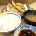 Sep, 2016　飯が白飛びする位に絞り開けても天ぷらが茶色い、以前の色と比べてね。