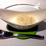Gaucher - Menu30（3,000円）のGranite：ナシのシャーベット。当然ですがさっぱり。甘さ控えめですが物足りなさは一切なし。