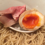 Sendai Chuukasoba Jinya - 見事なオレンジの蔵王地養卵