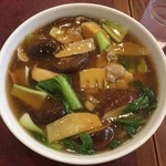 華吉 - スープたっぷりな椎茸うま煮そば870円(税込)