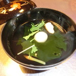 坂本屋　瑠璃亭 - お吸物（白玉団子、なめこ入り）