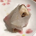 一徹 - 松茸を鯛で包むとこんなに綺麗…