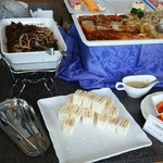 ナビオス横浜 - おかず類その２。地野菜のバーニャカウダや湘南シラスのピザなども