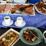 ナビオス横浜 - おかず類その１。左上の牛すじのデミグラスソース煮は今回の一押し。