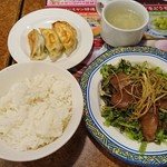 Bamiyan - ビンチョウマグロの秘醤ソース（499円＋税）、餃子・ご飯セット（389円＋税）