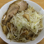 ラーメン二郎 - ラーメン 700円　麺半分・ニンニク・アブラ