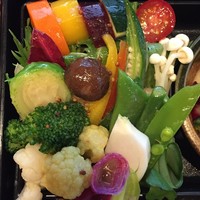 レストラン団欒 - メインのお重で野菜の一角はこだわり満載。