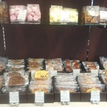 シャンドワゾー - 焼菓子棚