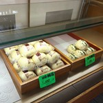 もちや ONODE - 店内：お饅頭二種