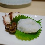 鮨処 有馬 - ［2016/09］酒肴① 日高産やなぎたこの刺身と桜煮
      