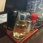 兎に角 - 卓上の調味料など