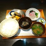 旬彩 鯛樹 - >゜)))彡〰 宇和島鯛飯定食♥
      浜松町ランチ ここ外したら
      損しますよ♥♥♥
      (*^-^)／＼(*^-^*)／＼(^-^*)