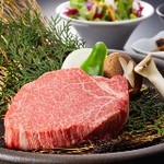 夏多佈裡昂牛排 (精選裡脊肉) (100克)