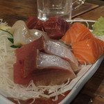岩山海 - 分厚い刺身盛合せ
