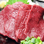 池袋 JonNovi - 福島産の馬肉を新ラインナップ。先ずはザ・赤身のもも肉の刺身をどうぞ